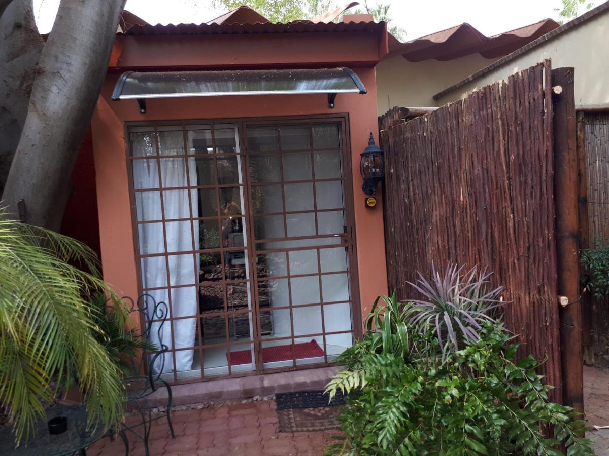 A La Fugue Hotell Upington Exteriör bild